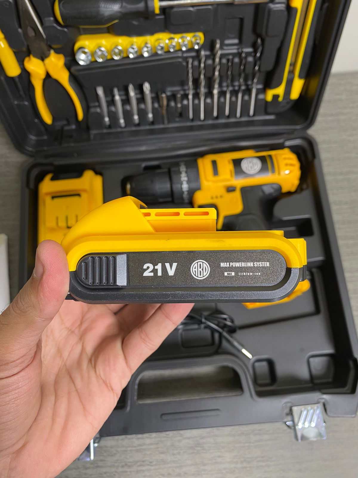 21v ABD Drill Machine & Tool Kit