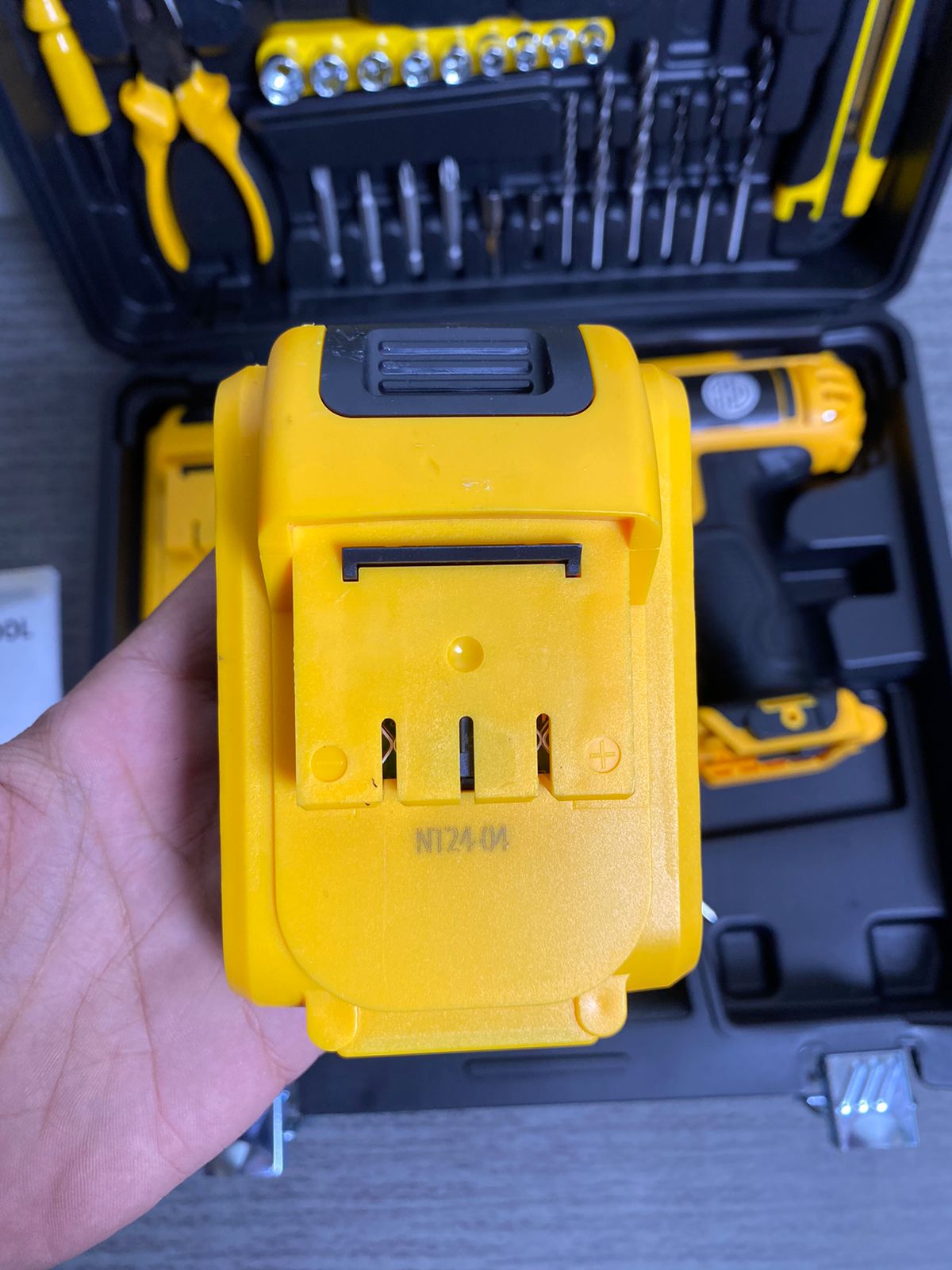 21v ABD Drill Machine & Tool Kit