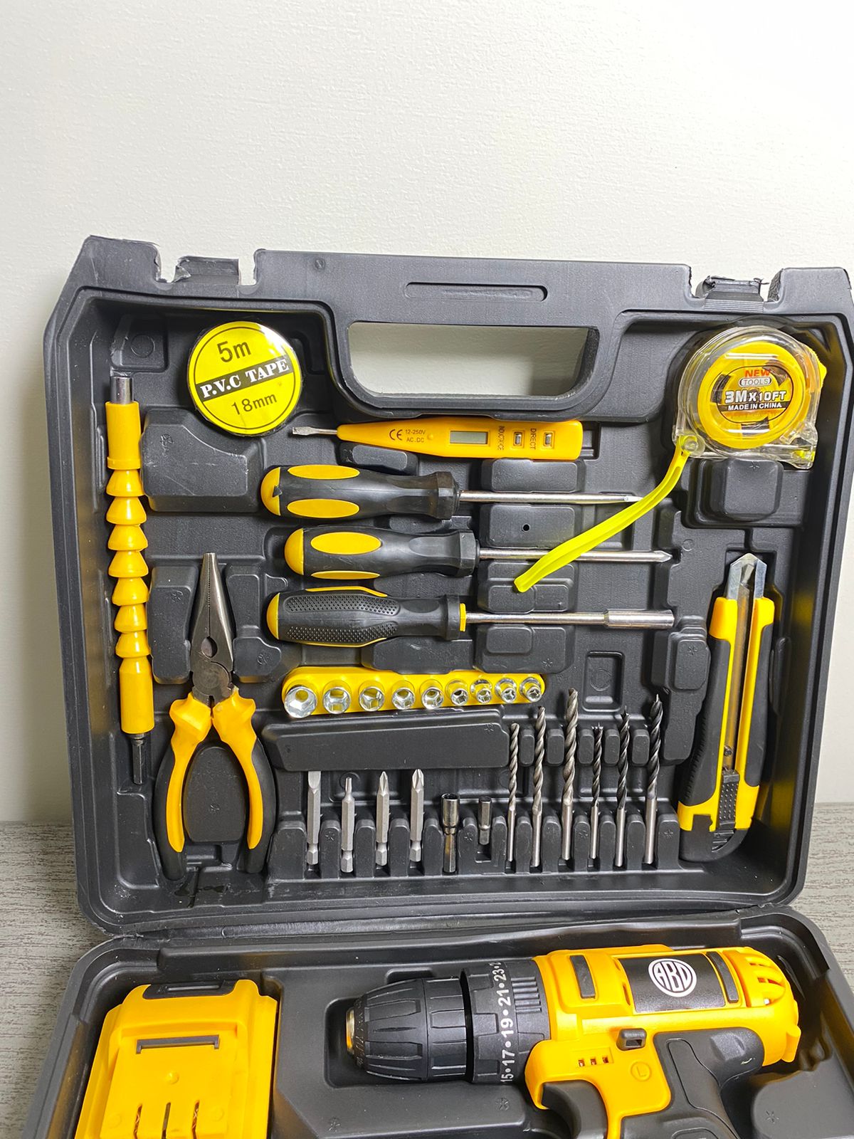 21v ABD Drill Machine & Tool Kit